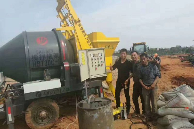 車載式強(qiáng)制攪拌拖泵，青島市“海綿”蓄水池施工建設(shè)
